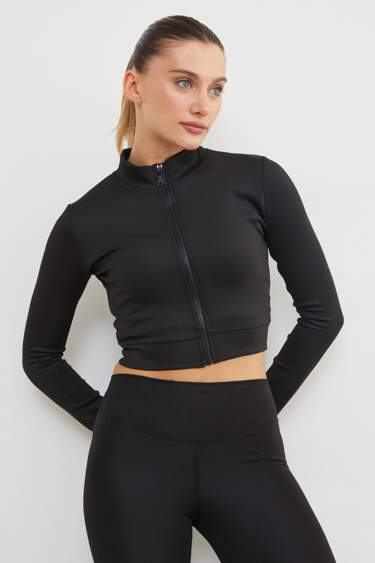Mock neck zip-up scuba sports jacket in black – Fullamoda Jordan