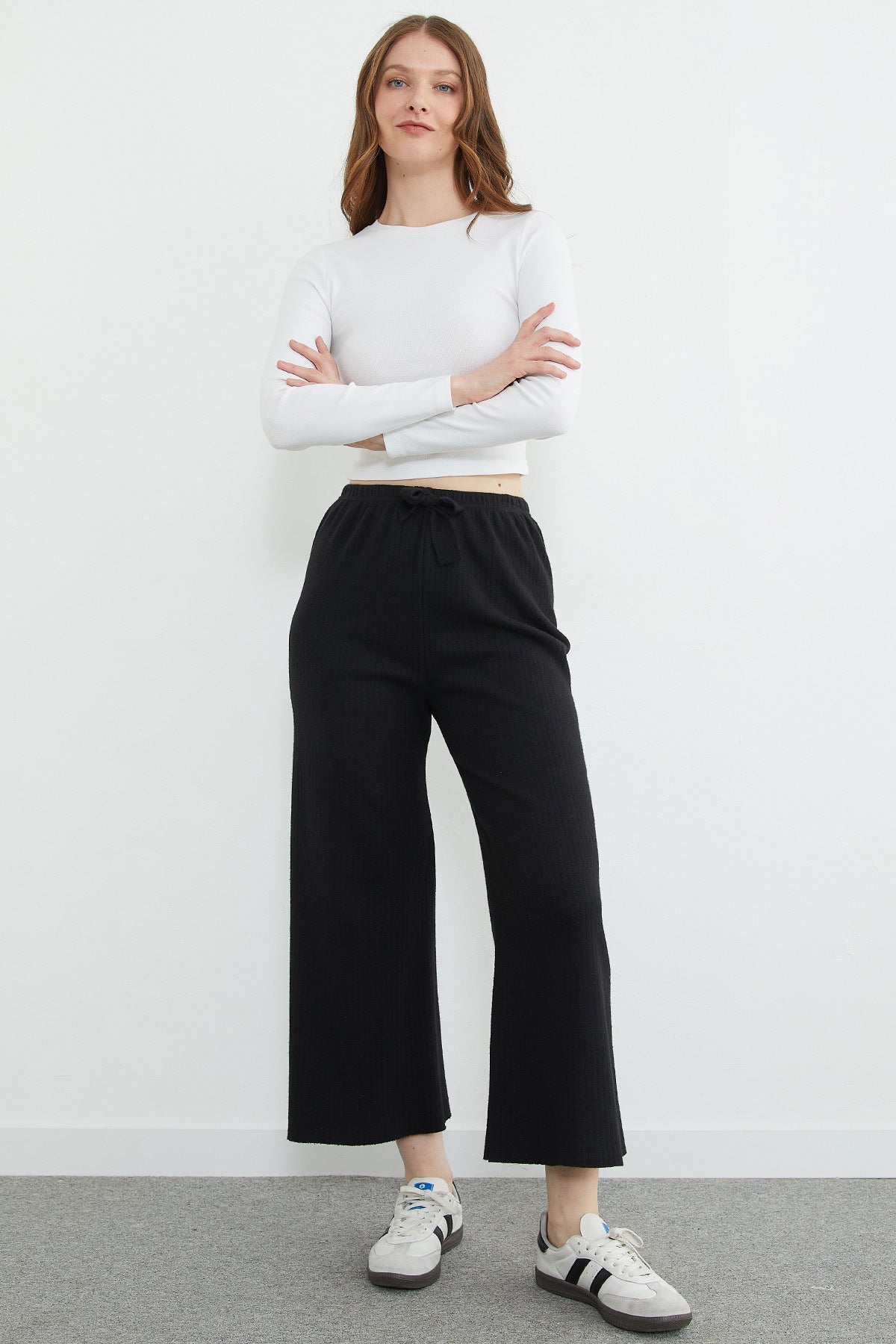 Basic corded elastic-waist trousers in black – Fullamoda Jordan