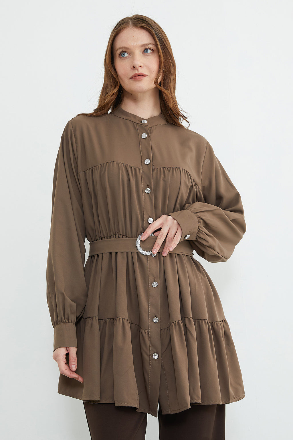 Belted stone-detail tunic in light coffee, collar detail – Fullamoda Jordan
