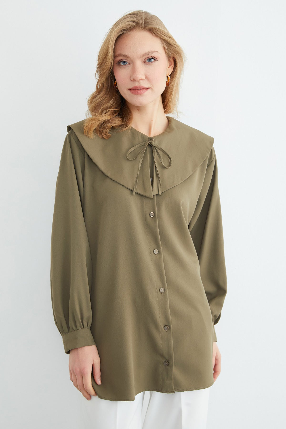 Baby collar balloon sleeve tunic in khaki, side view – Fullamoda Jordan