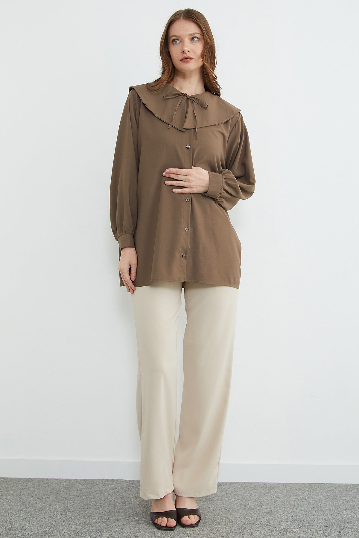 Baby collar balloon sleeve tunic in taupe, back view – Fullamoda Jordan