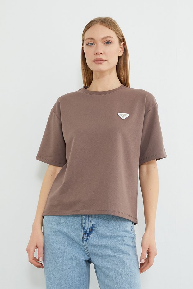 Metal-Accented Crew Neck T-Shirt - Light Coffee
