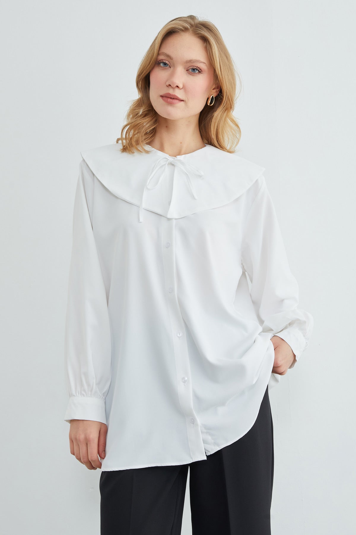 Baby collar balloon sleeve tunic in white, side view – Fullamoda Jordan