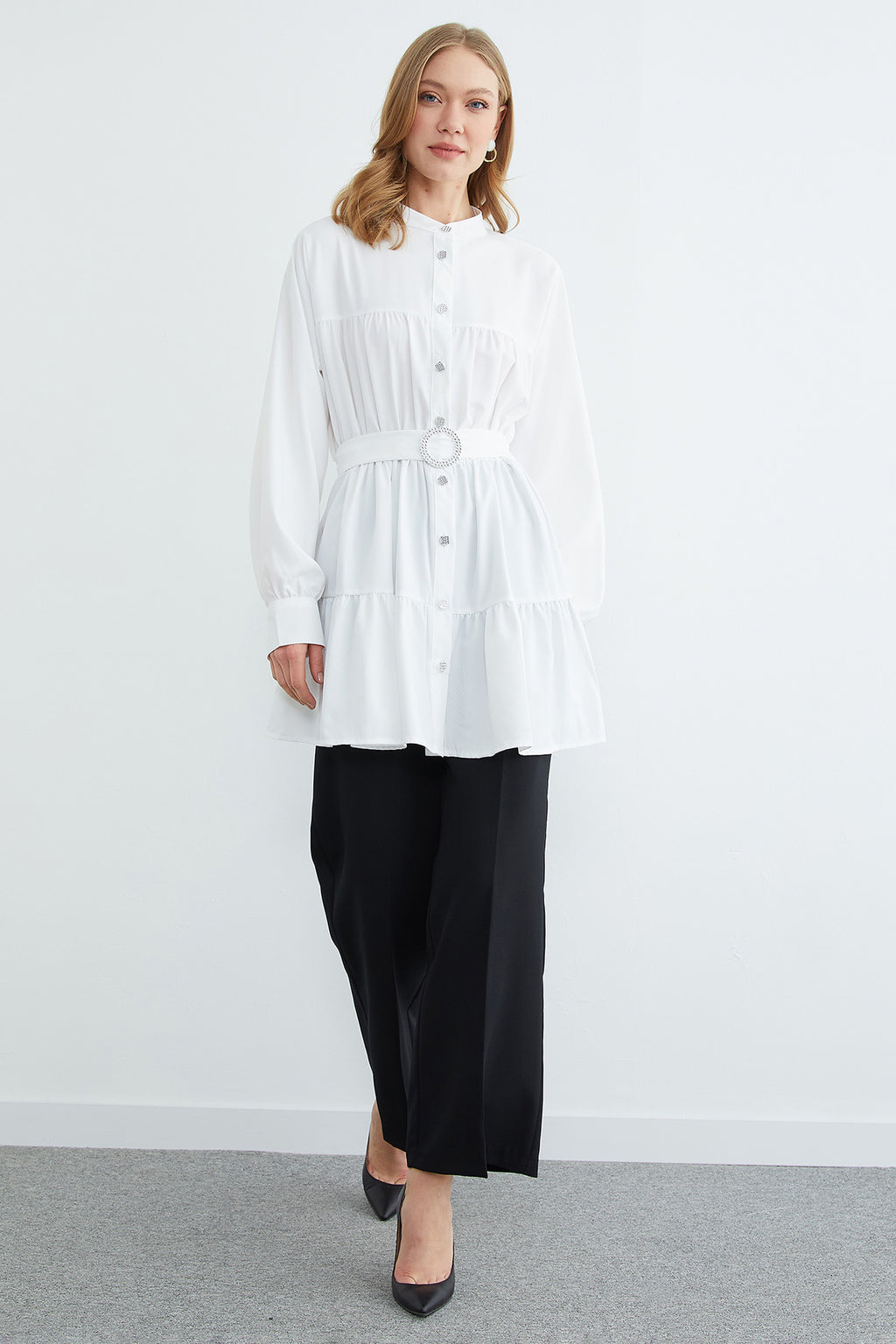 Belted stone-detail tunic in white, collar detail – Fullamoda Jordan