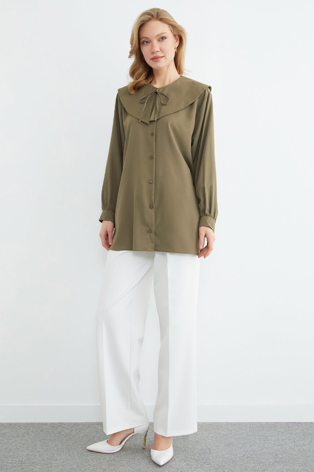 Baby collar balloon sleeve tunic in khaki, back view – Fullamoda Jordan