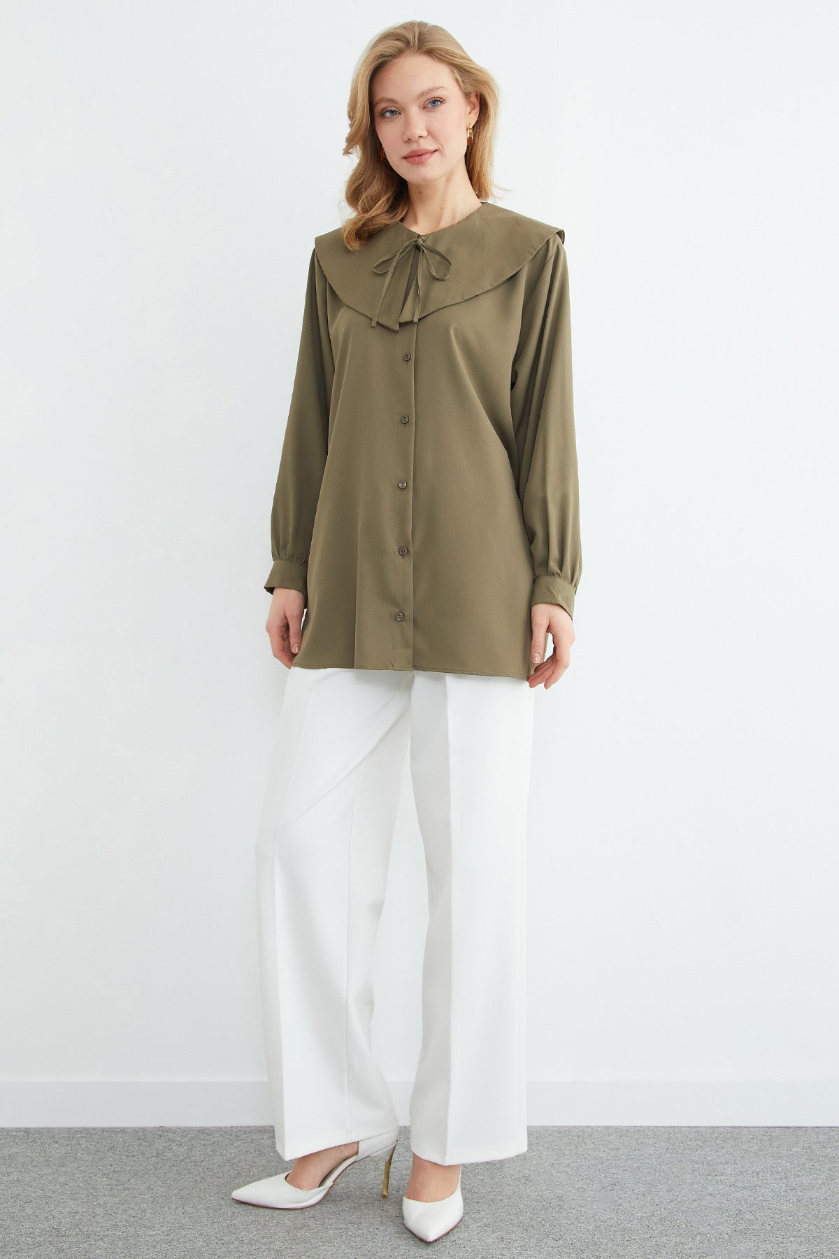 Baby collar balloon sleeve tunic in khaki, back view – Fullamoda Jordan