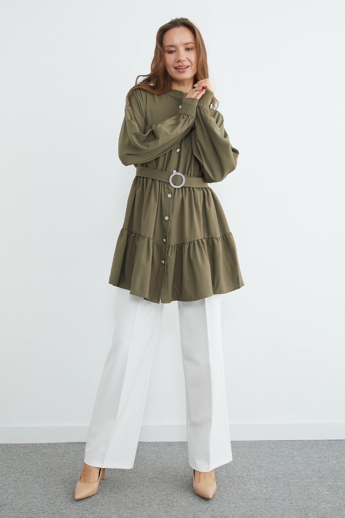 Belted stone-detail tunic in khaki, back view – Fullamoda Jordan