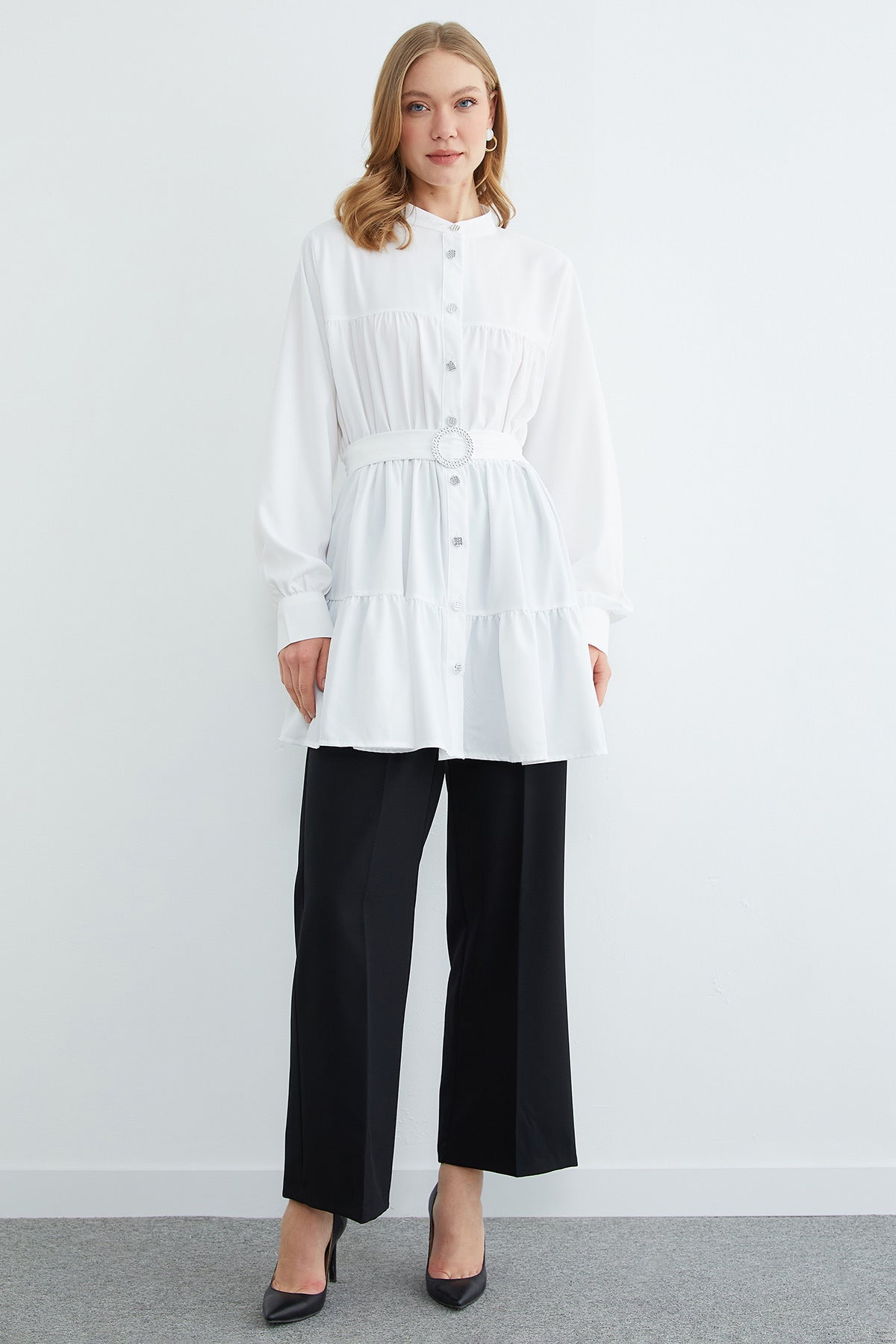 Belted stone-detail tunic in white, side view – Fullamoda Jordan