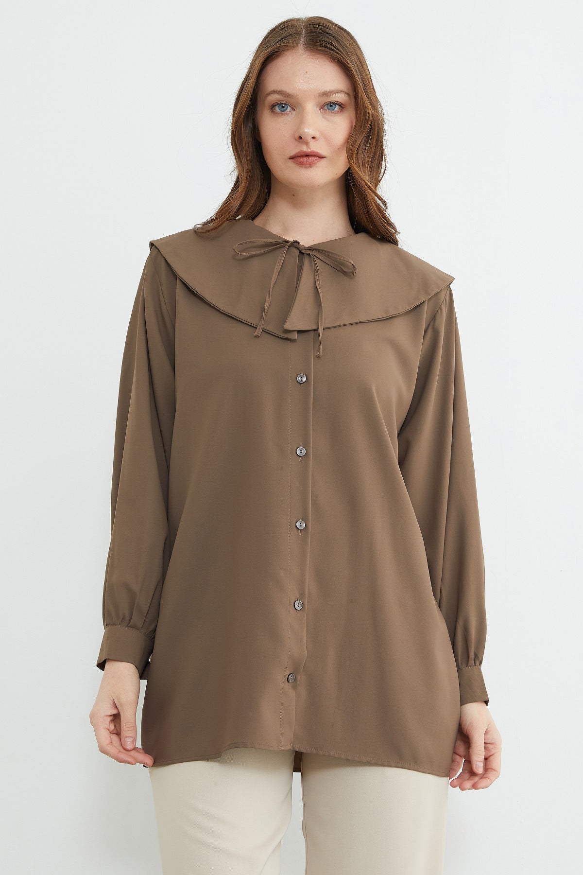 Baby collar balloon sleeve tunic in taupe, side view – Fullamoda Jordan