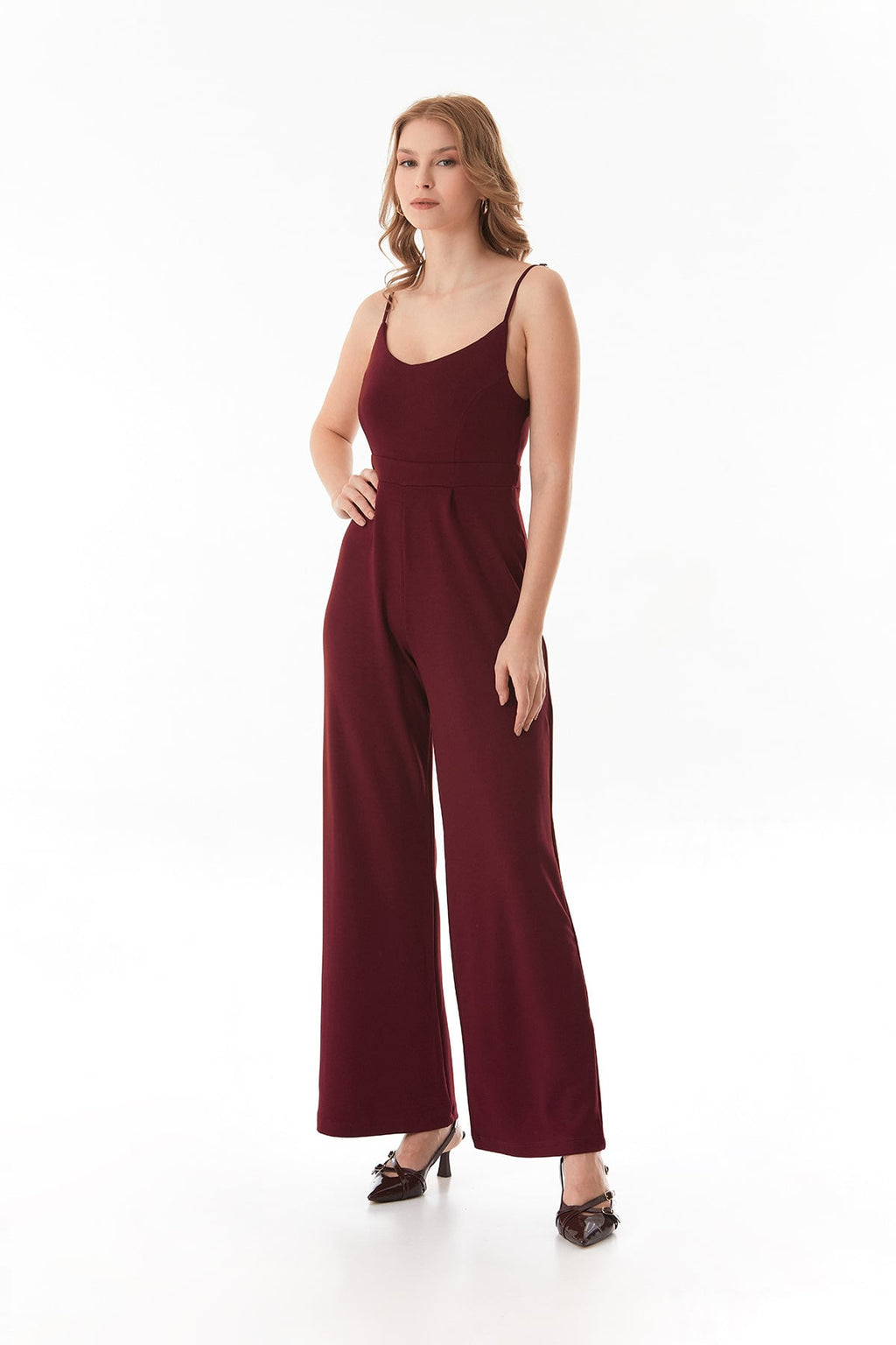 Burgundy | Strappy zip-front modal jumpsuit | جمبسوت بحمالات خمري – Fullamoda Jordan