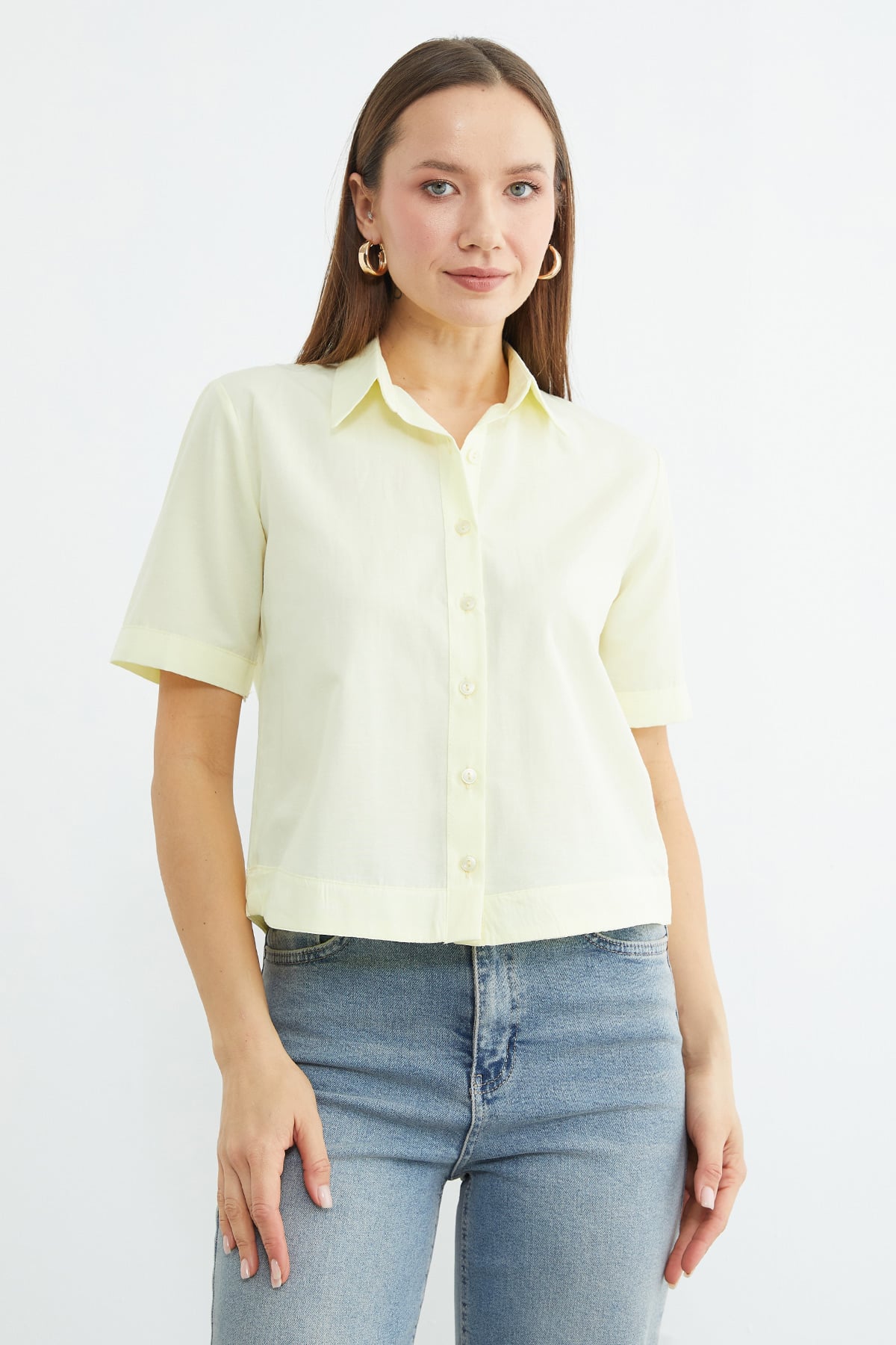 Yellow | Short-sleeve button-up crop shirt | قميص بأكمام قصيرة أصفر – Fullamoda Jordan