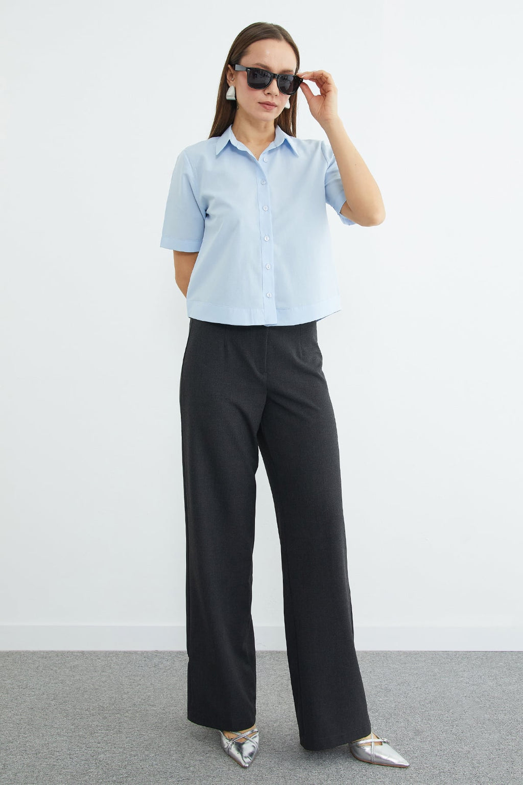 Light blue short-sleeve shirt, second view | قميص أزرق فاتح – Fullamoda Jordan