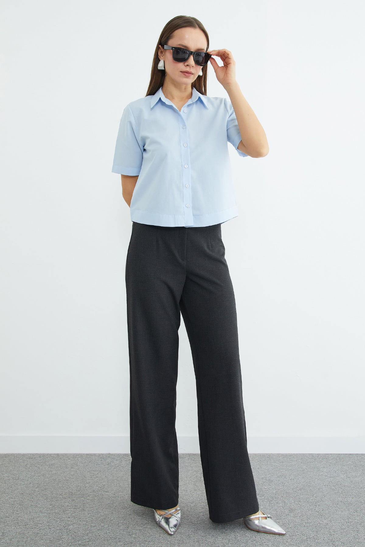 Light blue short-sleeve shirt, second view | قميص أزرق فاتح – Fullamoda Jordan