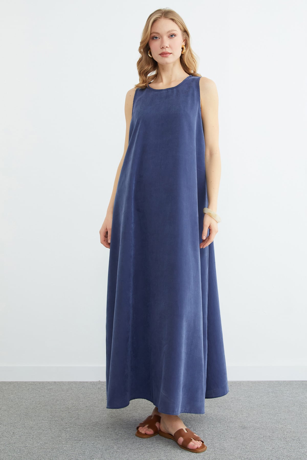 Navy | Sleeveless zip-back Tencel maxi dress | فستان طويل بدون أكمام كحلي – Fullamoda Jordan