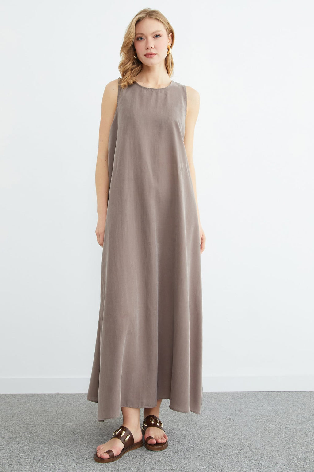 Mink sleeveless maxi dress, second view | فستان فيزون – Fullamoda Jordan