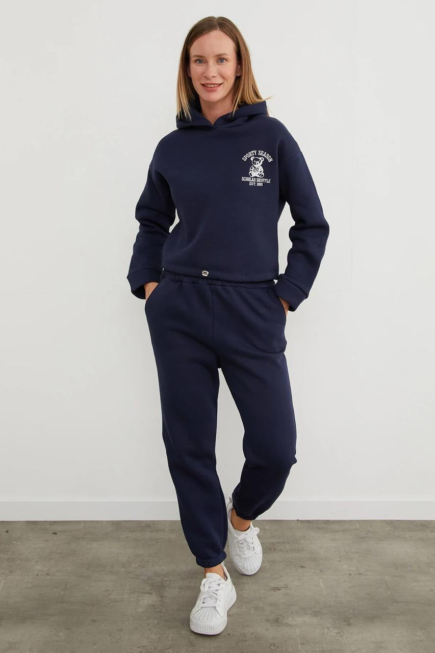 Women's cropped hoodie and jogger set, back view – Fullamoda Jordan