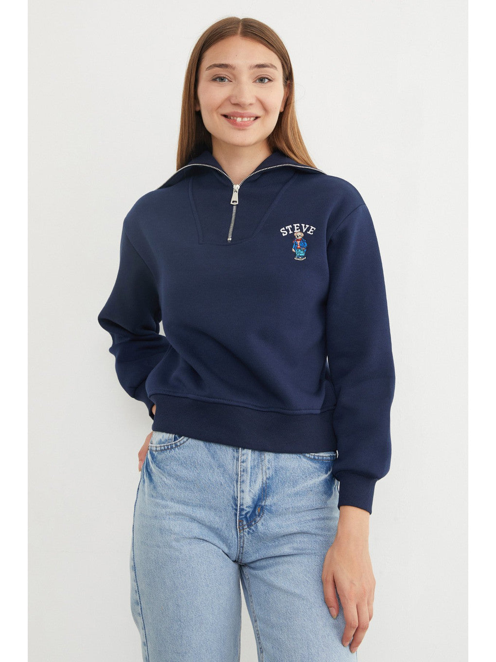 Teddy bear embroidered half-zip sweatshirt in navy, side view | سويت شيرت نص سحاب مطرز بدبدوب – Fullamoda Jordan